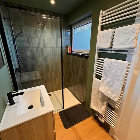 Privee Avec Salle De Bain - Acces Entierement Prive Проживание в семье *